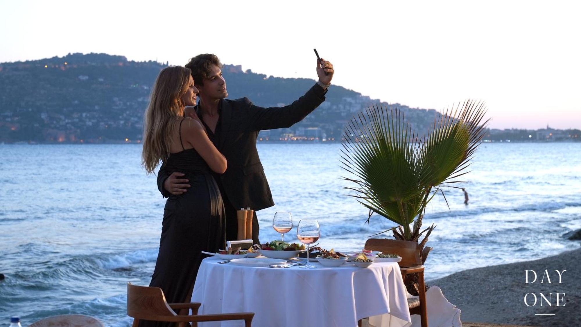 Day One Beach Resort & Spa - Adult Only Alanya Exterior photo A couple taking a photo together